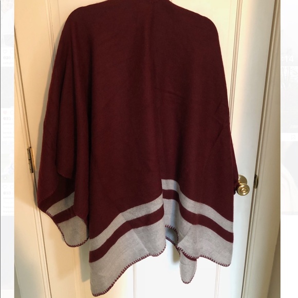 Montreal Poncho - Picture 2 of 2